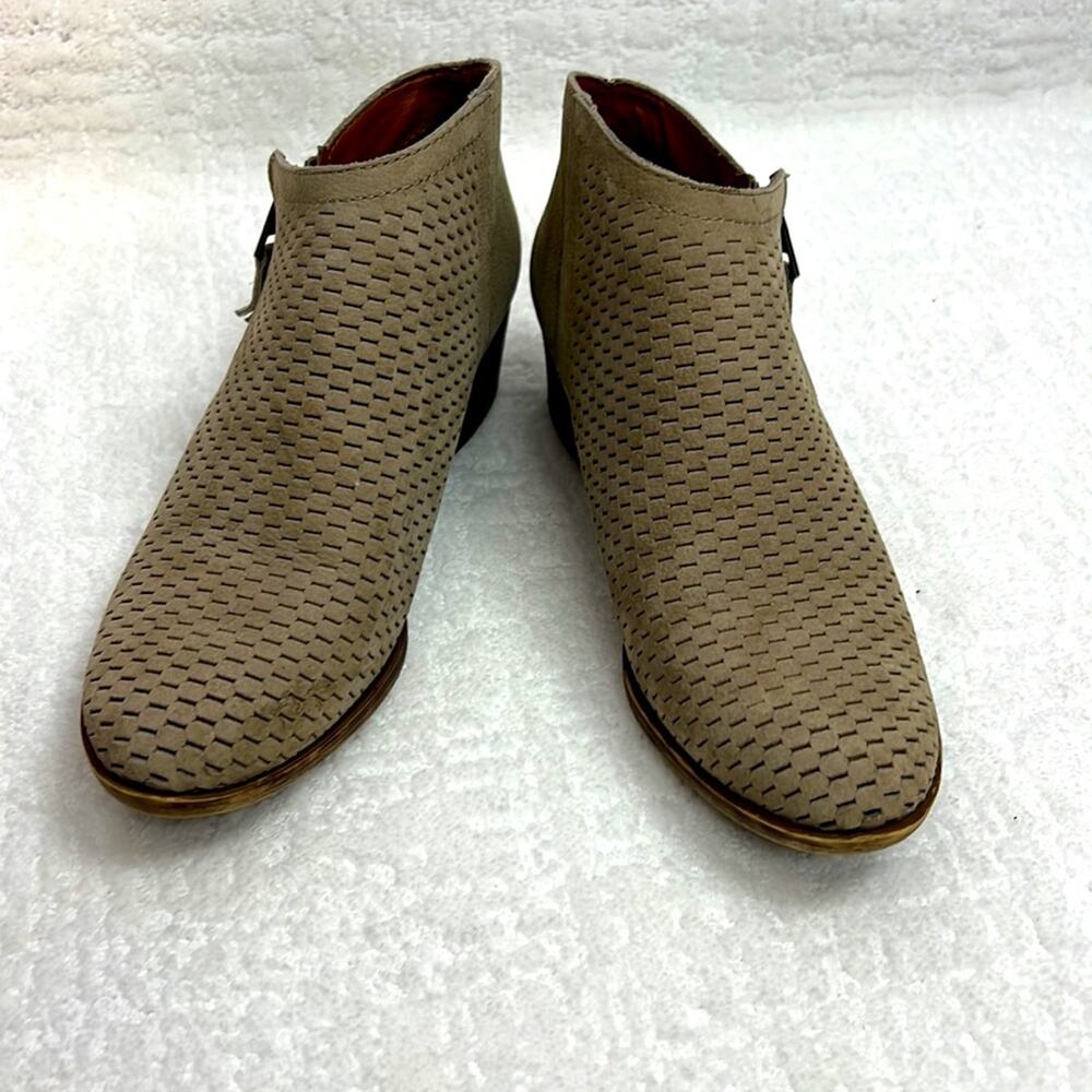 Lucky Brand Brielley taupe textured suede and leather ankle boots zipper 7 M - Picture 1 of 10